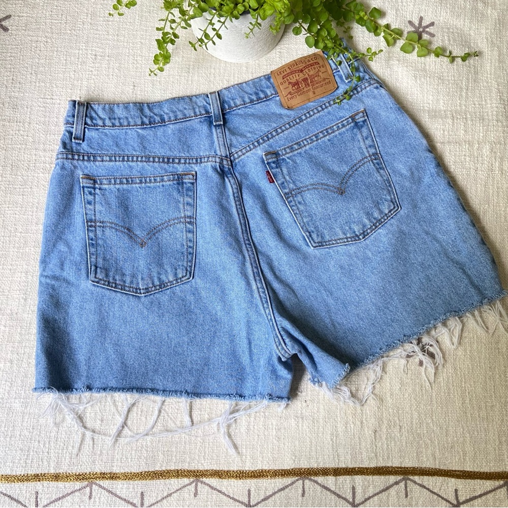 Levi’s true vintage cutoff relaxed fit shorts 33” waist high rise mom jean short